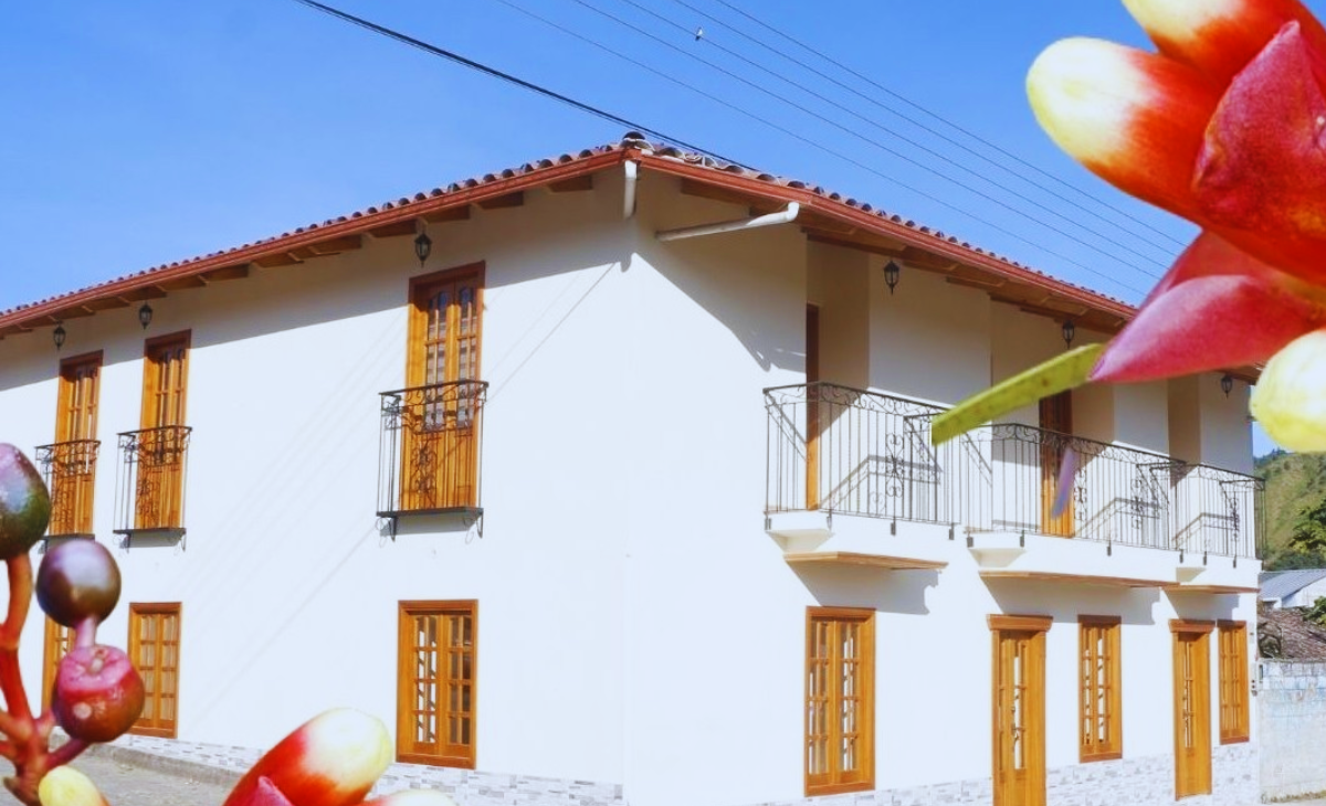 Hostal-flor-de-zágala-valle-de-intag-ecoturismo-de-ecuador