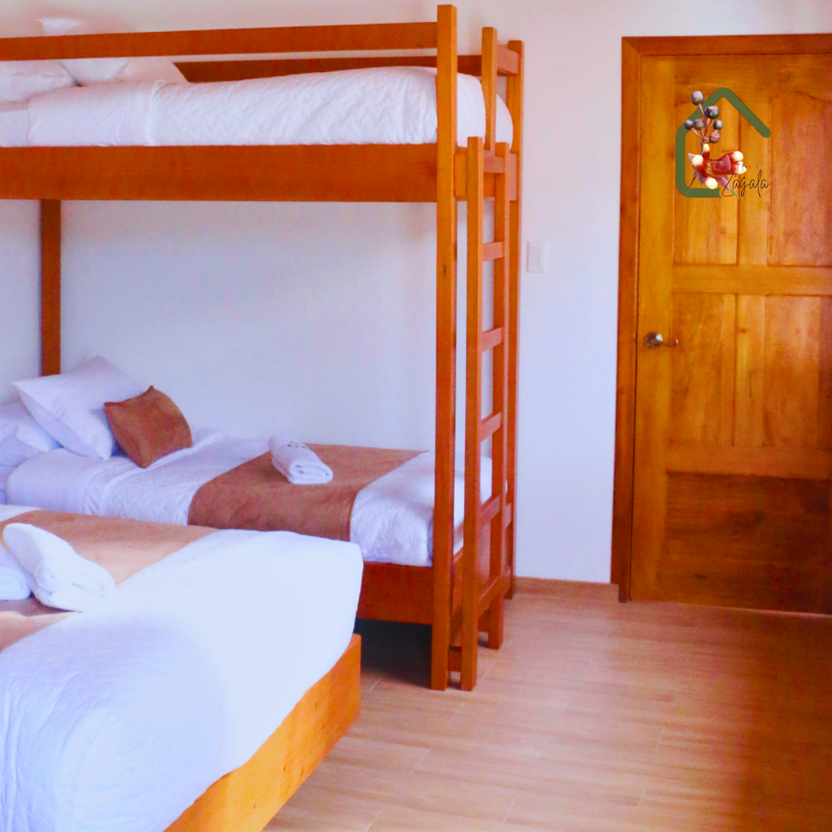 familia-Hostal-flor-de-zágala-valle-de-intag-ecoturismo-de-ecuador